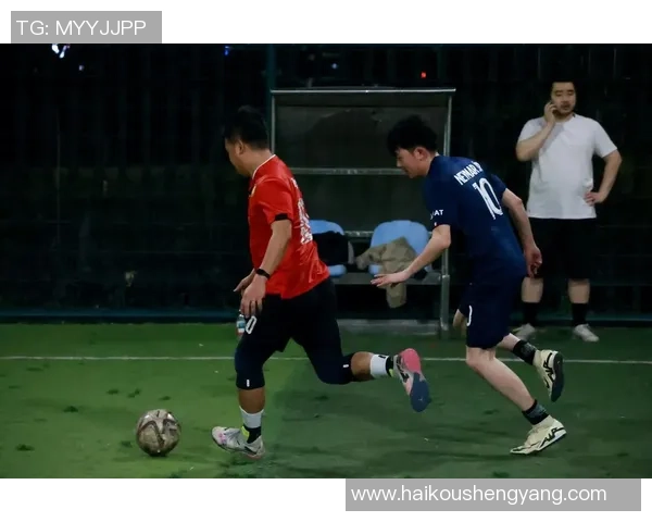 真实记录足球明星赛场出汗瞬间的动人照片分享 真实记录足球明星赛场出汗瞬间的动人照片分享