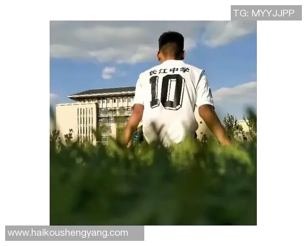 网红携足球明星共舞展现青春活力引发热潮与关注 网红携足球明星共舞展现青春活力引发热潮与关注